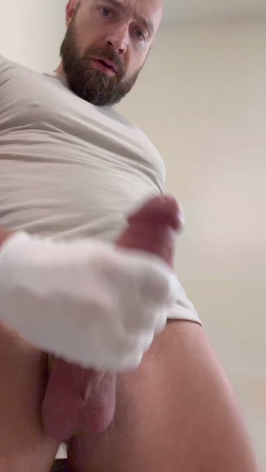 Thank you all 300k+ for following my sexcapades! *(Sound on) ? https://t.co/2hdwKeErHh