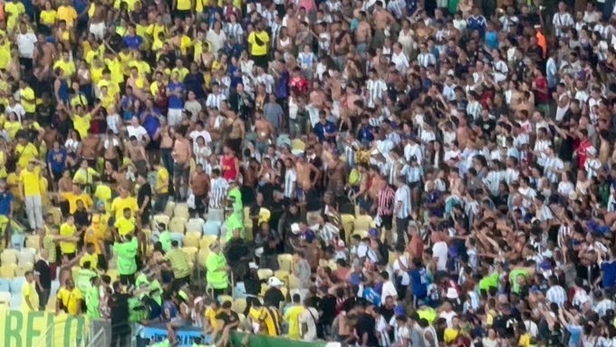 URGENTE! Jogo do Brasil contra Argentina tem briga generalizada na  arquibancada do Maracanã