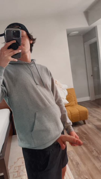 Come make me harder? https://t.co/MdIXLDUIUv