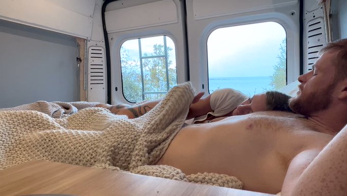 Vanlife mornings are my favorite. 🥱 https://t.co/P0vjA1H2gG