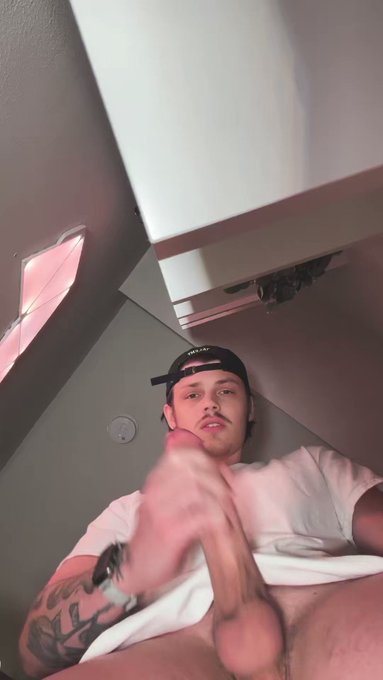 Who wants a facial? ?? https://t.co/AjWm1po31V