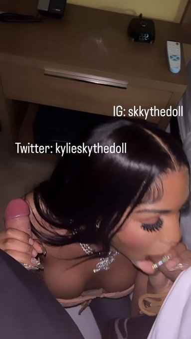 Kyliedadoll’s pics and videos