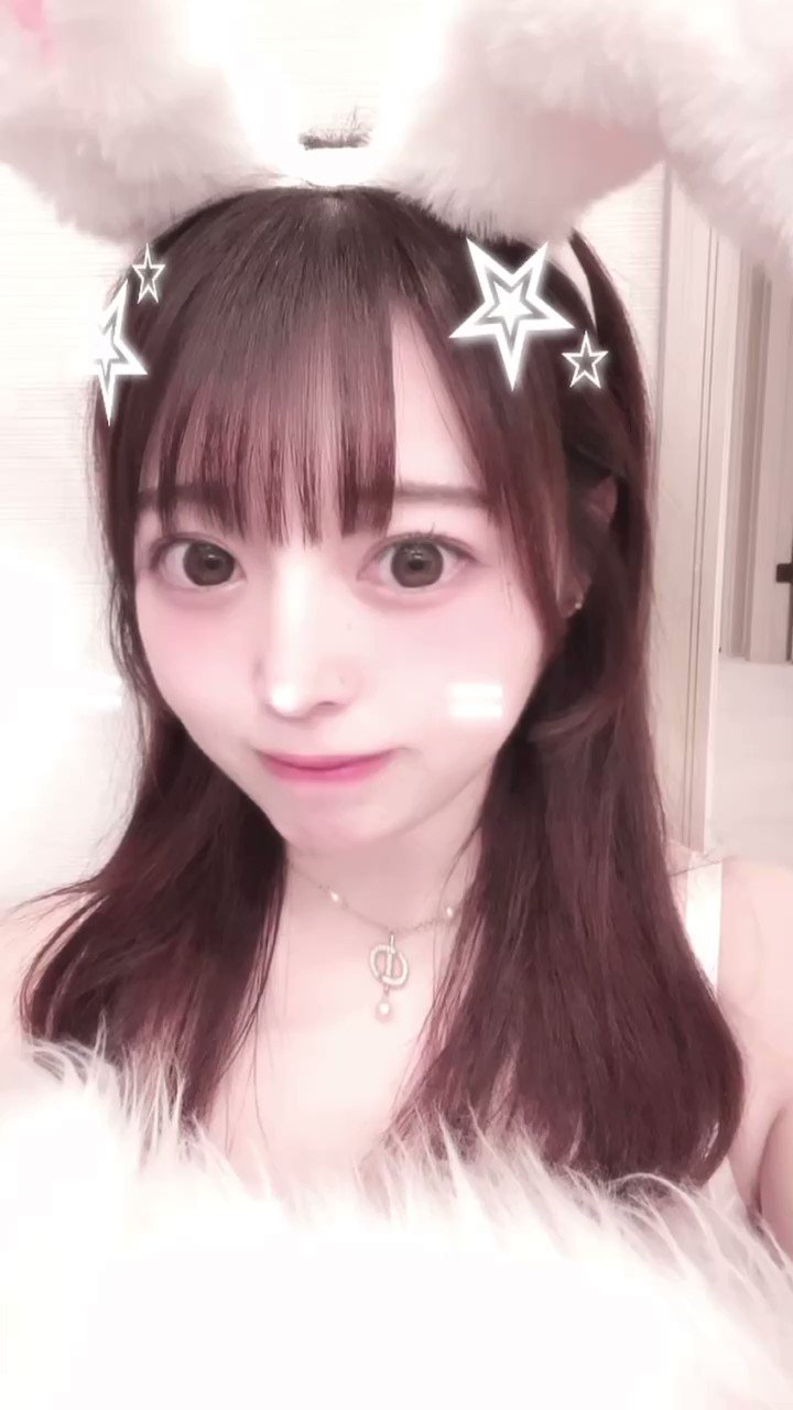 ドアップ目をつむったキス顔美人 