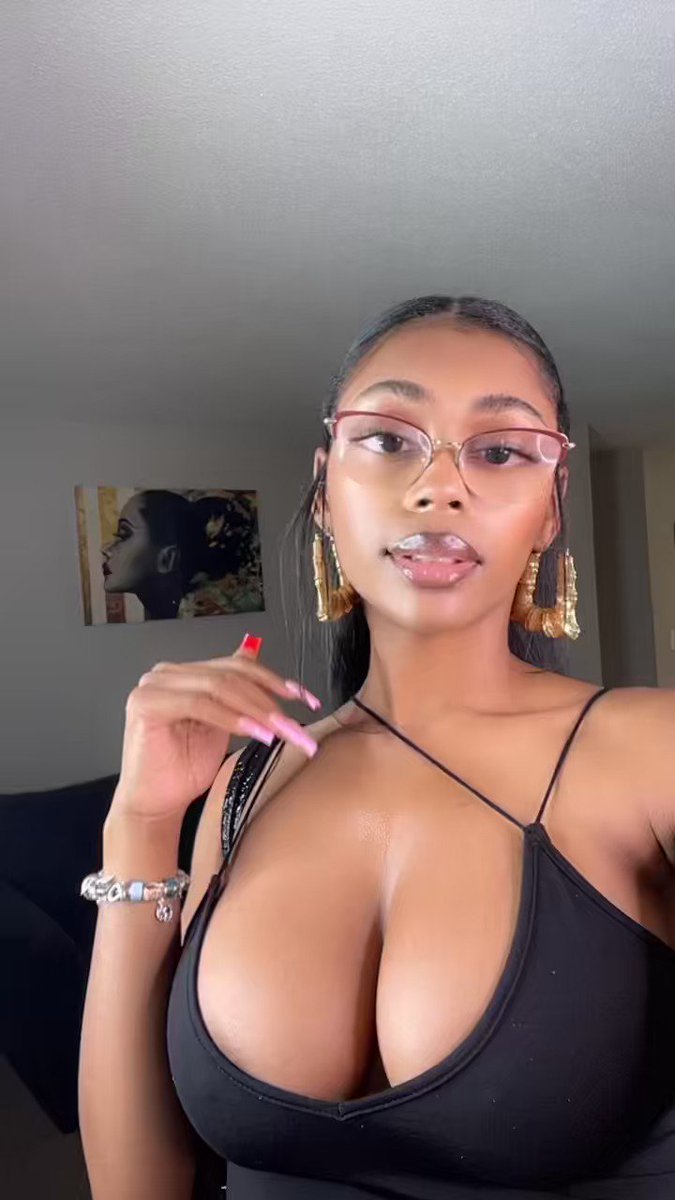 @_carramellos video Tweet