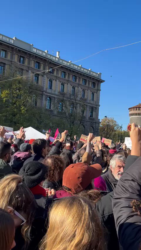 Contro Meloni e Israele, gelo con Schlein. Prime istantanee dal Circo Massimo - HuffPost Italia