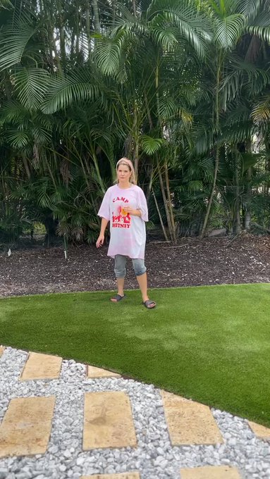 Home outfits that start off as Pajamas but quickly turn into yard work outfits when ocd kicks in during<a href="/tag/colorado"class="tags"><span>&#35;colorado</span></a><a href="/tag/dogs"class="tags"><span>&#35;dogs</span></a><a href="/tag/snowstorm"class="tags"><span>&#35;snowstorm</span></a>