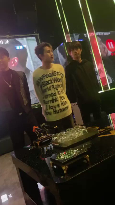 富婆嫖鸭子    
