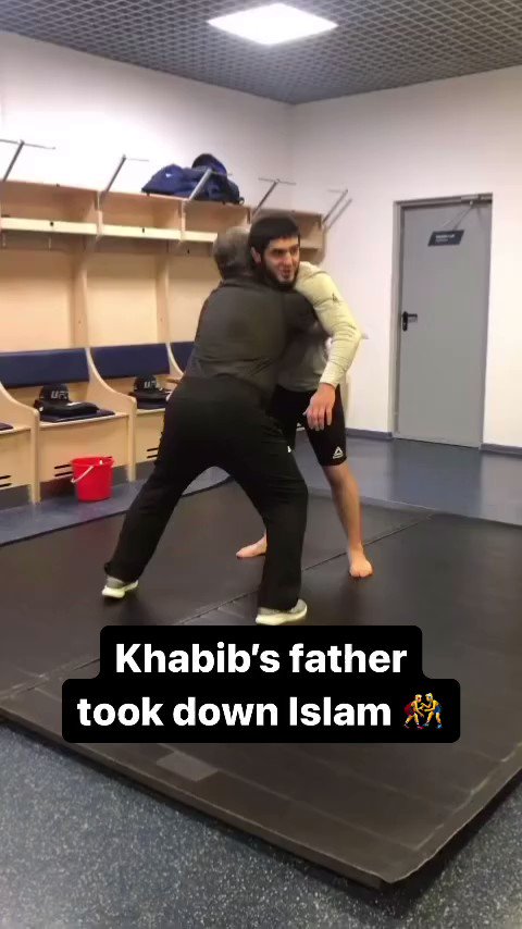 Brasileiros 'invadem' Twitter de Makhachev após campeão errar