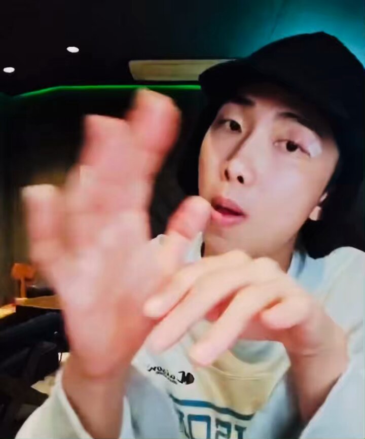 Sari Setiogi Griberg on X: ⚠️ There are 2 @BTS_twt Jungkook's #StillWithYou on @instagram as 🎶 - one is an impostor! ✓ The official one is from Jung Kook, length is 3:59