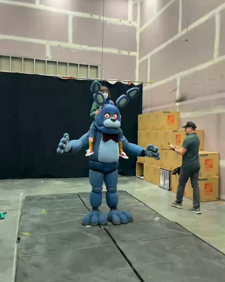 JonnyBlox on X: OMG GUYS YOU CAN GET FNAF FOR FREE ON MOBILE RN!! DON'T TELL SCOTT SSSHHHHHHHHHHš¤«š¤« / X