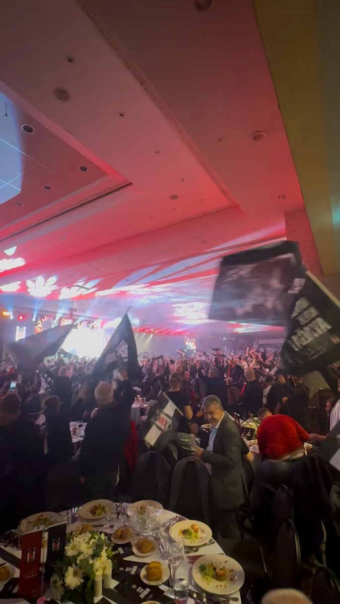 Beşiktaş Emlakjet on X: 𝟭𝟬.𝟬𝟬𝟬 𝗕𝗶𝗹𝗲𝘁! 🦅 Beşiktaş Emlakjet Takımımızın, Sinan Erdem Spor Salonu'nda Fenerbahçe Beko ile karşılaşacağı maç için satılan bilet sayısı henüz 48 saat olmadan 𝟭𝟬.𝟬𝟬𝟬 adedine ulaştı. 🔥 Büyük