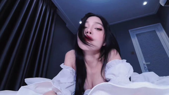 Thể x&aacute;c ở đ&acirc;y nhưng t&acirc;m hồn e lại chỗ kh&aacute;c 😅 (Runaway Bride cut) ------ Swag: https://t.co/UDDdSilWjc Onlyfans:<a href="/tag/stockings"class="tags"><span>#stockings</span></a><a href="/tag/asian"class="tags"><span>#asian</span></a><a href="/tag/ahegao"class="tags"><span>#ahegao</span></a><a href="/tag/miuzxc"class="tags"><span>#miuzxc</span></a>