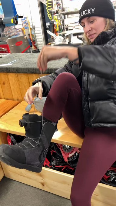 Snowboarding and anal by the fire place, I literally couldn’t ask for anything more ??
@TheMrLuckyLife