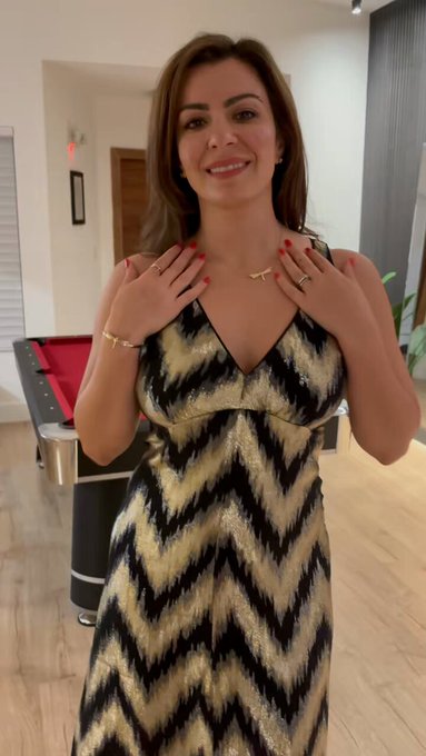 اححح الينا الجميلة متعة كانت ? @Sweet__Alina 

الفيلم الكاملة على قناتي وقناتها على فان سبايسي ?? @fanspicy1