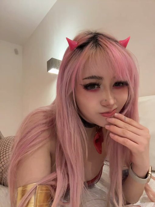 ¿Qué es un cum tribute? Me enseñas ? https://t.co/b7HIWGm6rF