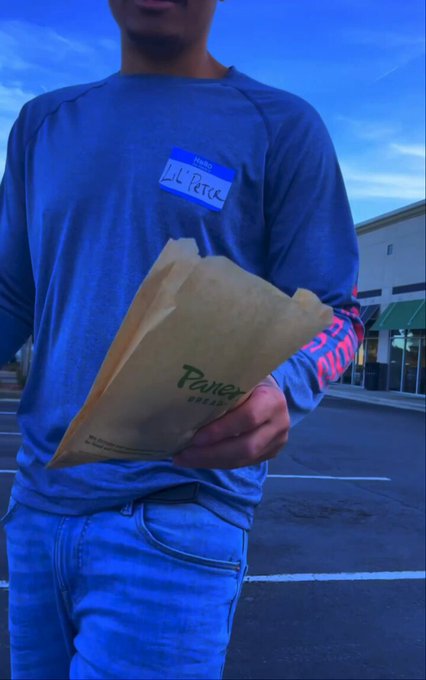 Did you see the 18 y/o Panera fuck??? https://t.co/CDEHsy9nok