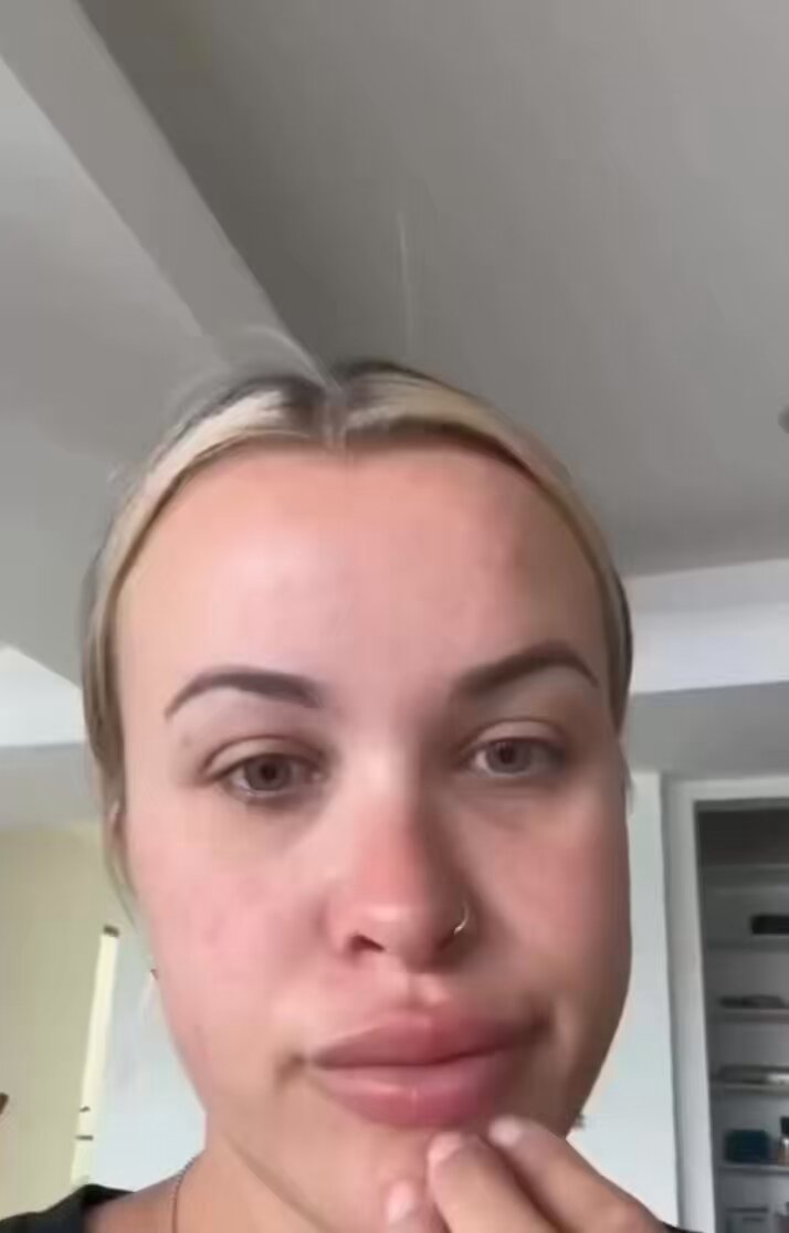 A seductive woman-the face of her hidden AV past