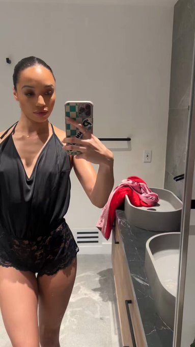 2 pic. Good morning angels ? https://t.co/d8pwUspFjj
