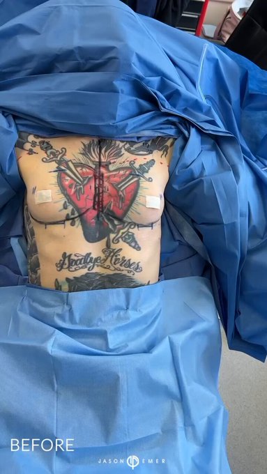 Did a b00b thing + a face thing yesterday. Ta-da! 🤗 Also, today is my b day, send cake! 🎂 https://t.