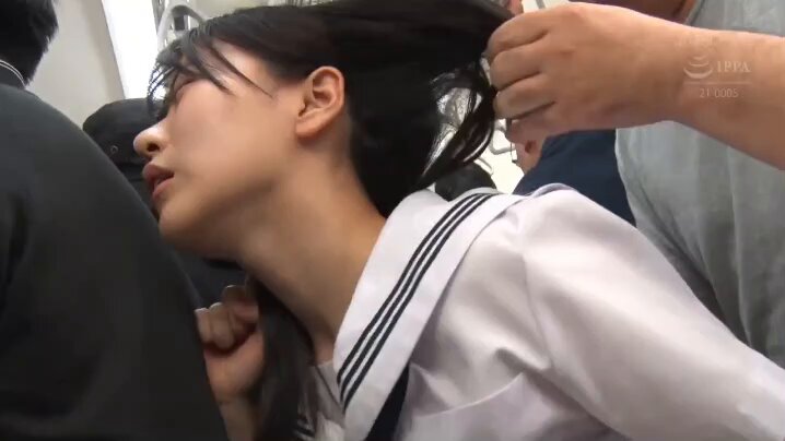 満員電車のなかで髪の毛食べながら犯しちゃう！