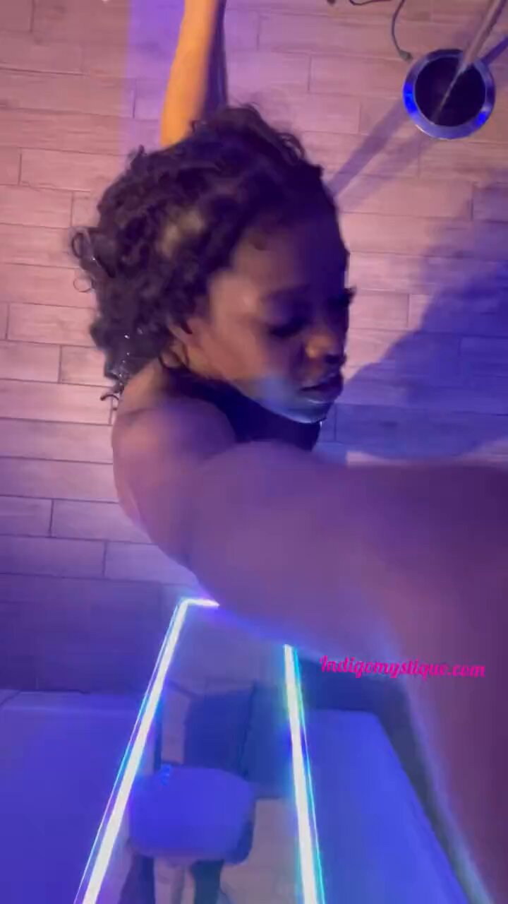PoisynIvy on X: NAKED CEILING CHALLENGE 🧵 Shake, bounce, spank that ass  for the NAKED CEILING CHALLENGE! VIDEOS ONLY!!! Featured Model:  @Mystique____1 Be Creative Ladies! Like❤️ Retweet🔄 Follow✅️  NakedCeilingChallenge CeilingChallenge Happy ...