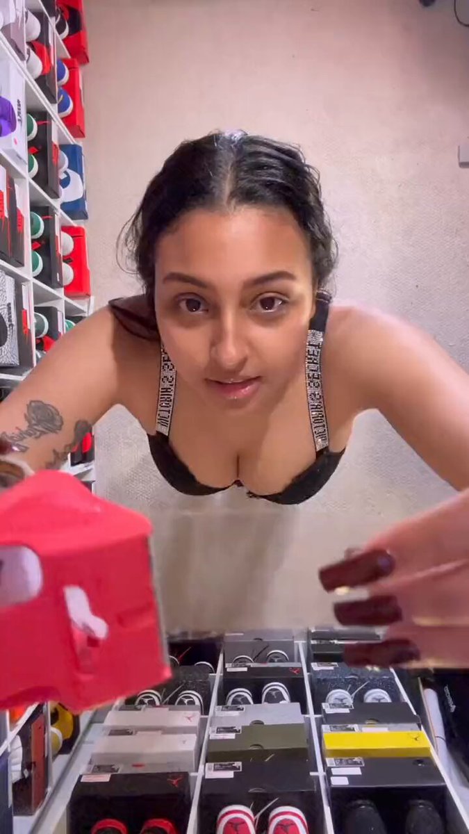 PoisynIvy on X: NAKED CEILING CHALLENGE 🧵 Shake, bounce, spank that ass  for the NAKED CEILING CHALLENGE! VIDEOS ONLY!!! Featured Model:  @ewithdadumpy Be Creative Ladies! Like❤️ Retweet🔄 Follow✅️  NakedCeilingChallenge CeilingChallenge t ...
