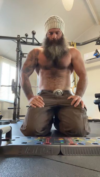 4K likes and I’ll do it naked ? https://t.co/Agt4yujZDu