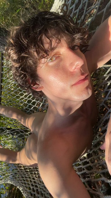 happy new year!! https://t.co/lLFKXUnwxc