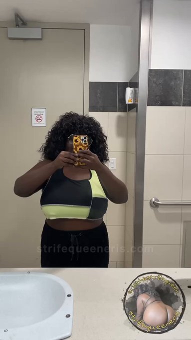would you meet me in a public bathroom for a quickie? https://t.co/AGgftdJ2Pa