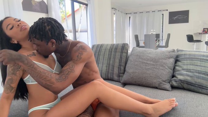 Fucked me into the new year 🤭 https://t.co/xu2ZVHCfxe