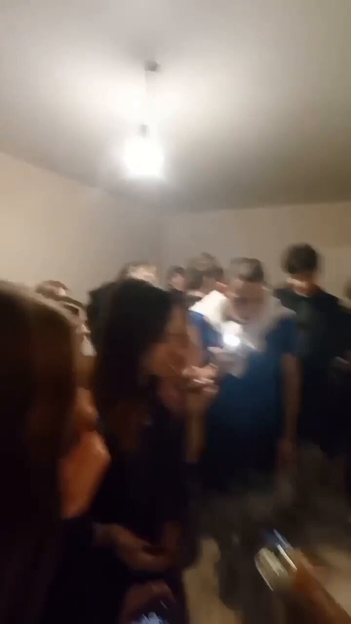 [問卦] 俄國女子把滾水潑在惡作劇男臉上