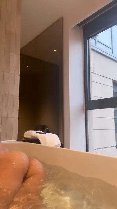 Amo esse v&iacute;deo 🔥  full video in bio love https://t.co/MRhbmdaD1J