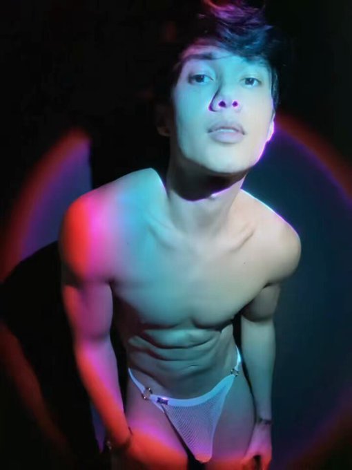 Lemme b ur private dancer (no sex involved but will give OTPHJ&rsquo;s for Cartier bracelets) https://t.co