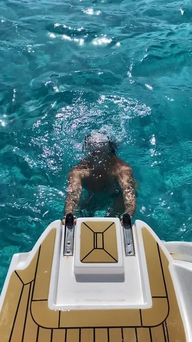 That morning dip! 💦 https://t.co/lyeGDkdvAV