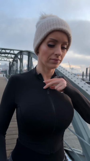 Hello Hamburg!   #hamburger #harbour #fischmarkt #elbe #ootd https://t.co/gG6pq5xvDI<a href="/tag/hamburger"class="tags">#hamburger</a><a href="/tag/harbour"class="tags">#harbour</a><a href="/tag/fischmarkt"class="tags">#fischmarkt</a><a href="/tag/ootd"class="tags"><span>#ootd</span></a><a href="/tag/elbe"class="tags"><span>#elbe</span></a>