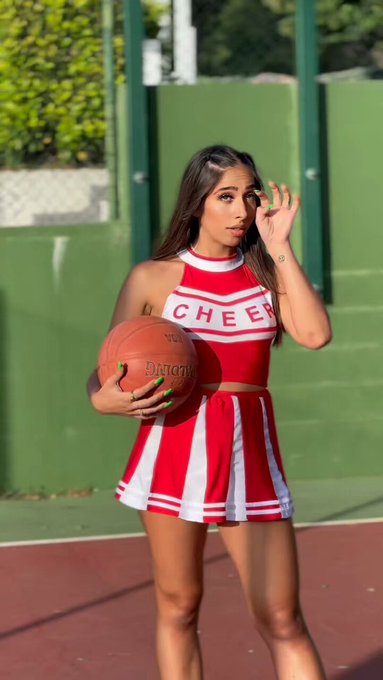 Asereje est&aacute; ✈️ en Spotify , ve a escucharla t&uacute; igual⬇️ Asereje sta ✈️ su Spotify, va a ascoltarla anche