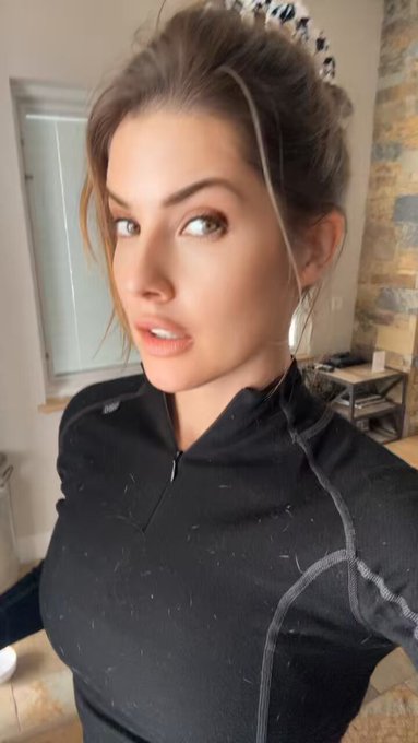 Breckenridge is so far SO BEAutiful !!! https://t.co/qld0Kek6dk<a href="/tag/colorado"class="tags"><span>&#35;colorado</span></a><a href="/tag/dogs"class="tags"><span>&#35;dogs</span></a><a href="/tag/snowstorm"class="tags"><span>&#35;snowstorm</span></a>