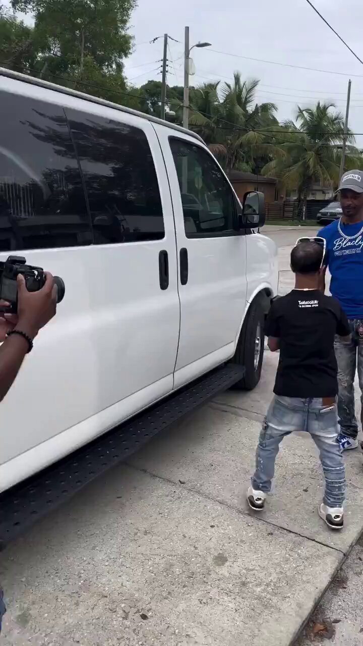 Charleston white fanvan