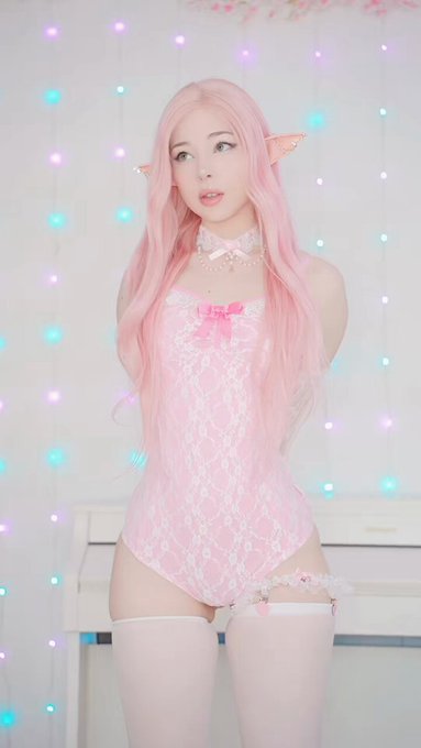 Comment under this post if you think I’m the cutest elf girl ? https://t.co/XysIIlkTSq