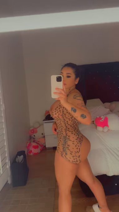 Cake by the pound https://t.co/OTV1LzHQpQ