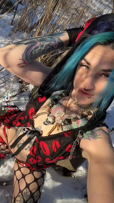 🌬️✨𝔇𝔞𝔫𝔰 𝔩𝔢𝔰 𝔟𝔬𝔦𝔰 𝔡'&eacute;𝔪𝔢𝔯𝔞𝔲𝔡𝔢, 𝔲𝔫𝔢 𝔢𝔩𝔣𝔢 𝔰𝔢 𝔡𝔯𝔢𝔰𝔰𝔢, ℭ𝔬𝔫𝔡𝔲𝔦𝔰𝔞𝔫𝔱 𝔲𝔫𝔢 𝔞𝔯𝔪&eacute;𝔢, 𝔡𝔞𝔫𝔰 𝔩'𝔬𝔪𝔟𝔯𝔢 𝔢𝔱 𝔩𝔞 𝔩𝔦𝔢𝔰𝔰𝔢. 𝔐𝔬𝔯𝔱𝔰<a href="/tag/camgirl"class="tags"><span>#camgirl</span></a><a href="/tag/cam2cam"class="tags"><span>#cam2cam</span></a><a href="/tag/m1lf"class="tags"><span>#m1lf</span></a>