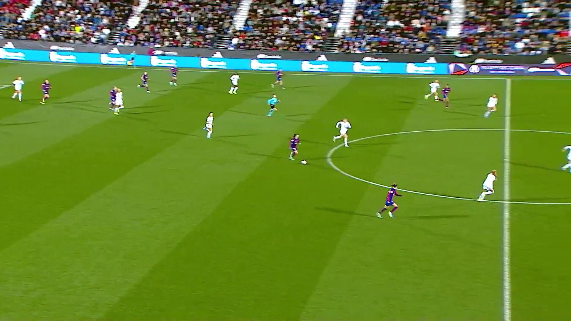 🥅 ¡¡𝗚𝗢𝗢𝗢𝗟 DEL BARÇA!!No da tregua el equipo culé y Salma anota su segundo gol de esta tarde.🆚 @FCBfemeni - @realmadridfem I 4-0 I 54'📺 @la2_tve #SupercopaFemenina I #FutFemRFEF