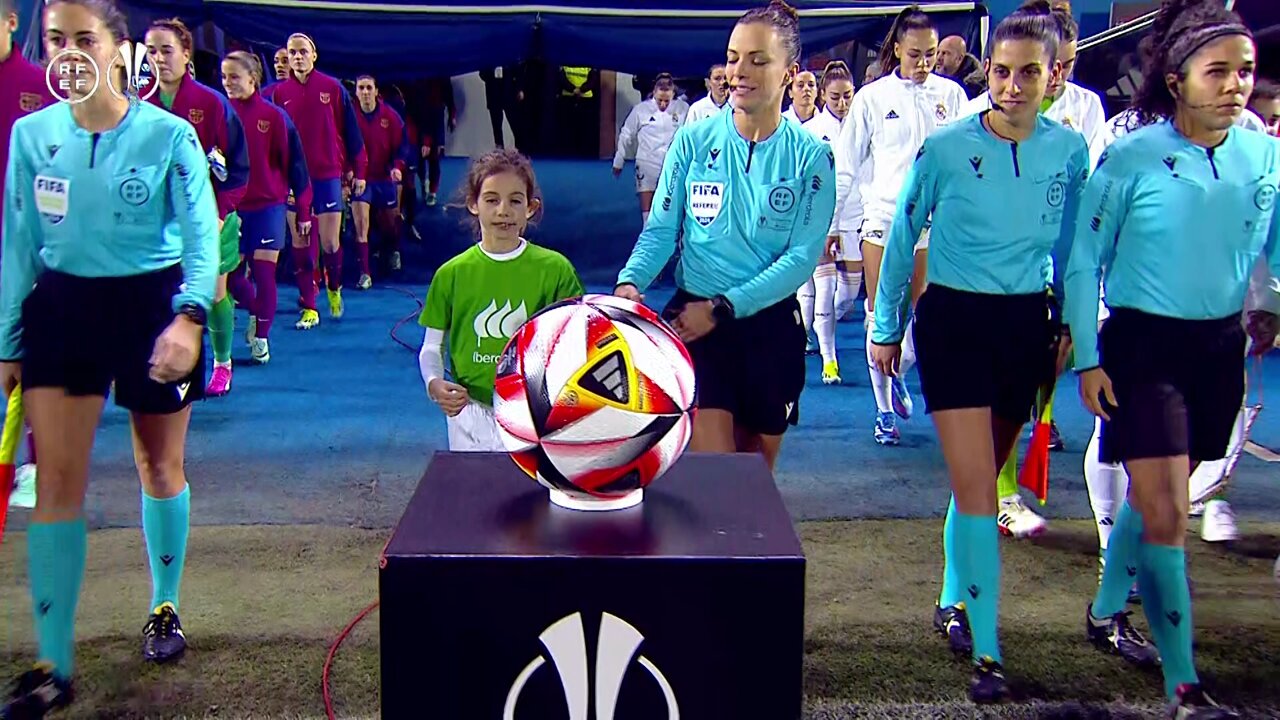 📹 𝗥𝗘𝗦𝗨𝗠𝗘𝗡 I El @FCBfemeni se lleva el clásico ante el @realmadridfem y jugará la final (4-0)⚽️ @mariona8co x2⚽️ @SalmaParalluelo x2#SupercopaFemenina