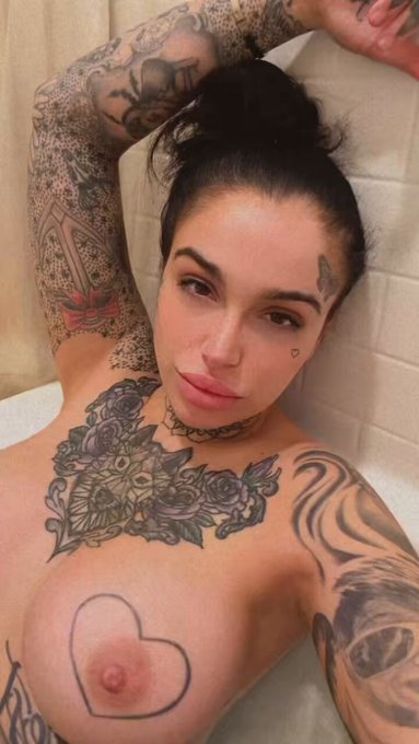 Would smash? https://t.co/GZCuzkRBbe<a href="/tag/divinebitches"class="tags"><span>#divinebitches</span></a>