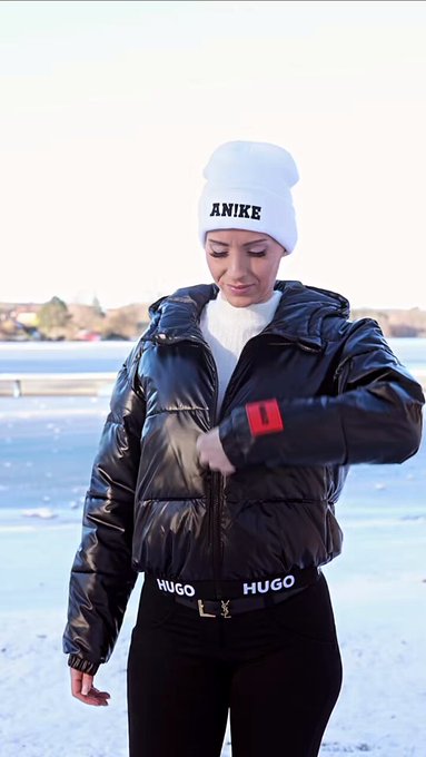 Embracing the golden glow by the lake. 🌞 Basking in serenity, where the water meets the sky. #LakeLife<a href="/tag/lakelife"class="tags"><span>#lakelife</span></a><a href="/tag/sunshinemoments"class="tags"><span>#sunshinemoments</span></a>