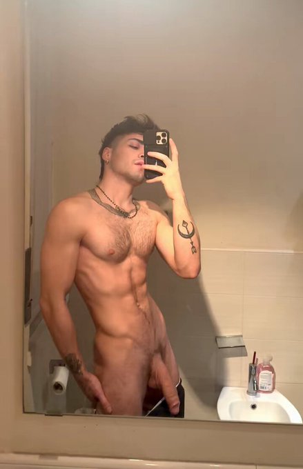 Just a big floppy italian cock ? https://t.co/DILjHPP7Ca