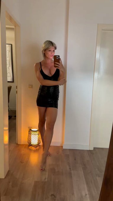 What do you say to my dress? https://t.co/OFKwrfP6fw