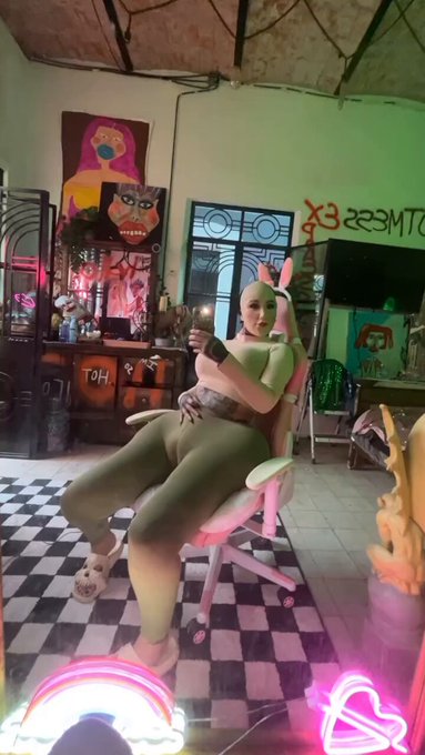 🎭🎭🎭🎭🎭 https://t.co/Y4gbwiY9bk