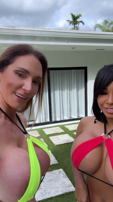 Hola!! Lots of boobage with my sexy gf @ANISTARXXX ?? You better buckle up!! ?? #ContentCreation #ContentCreator