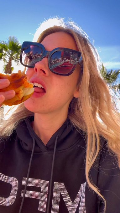 Having braless breakfast by the pool. Is this considered a public flash? 🤔 https://t.co/FMvCbOb44h